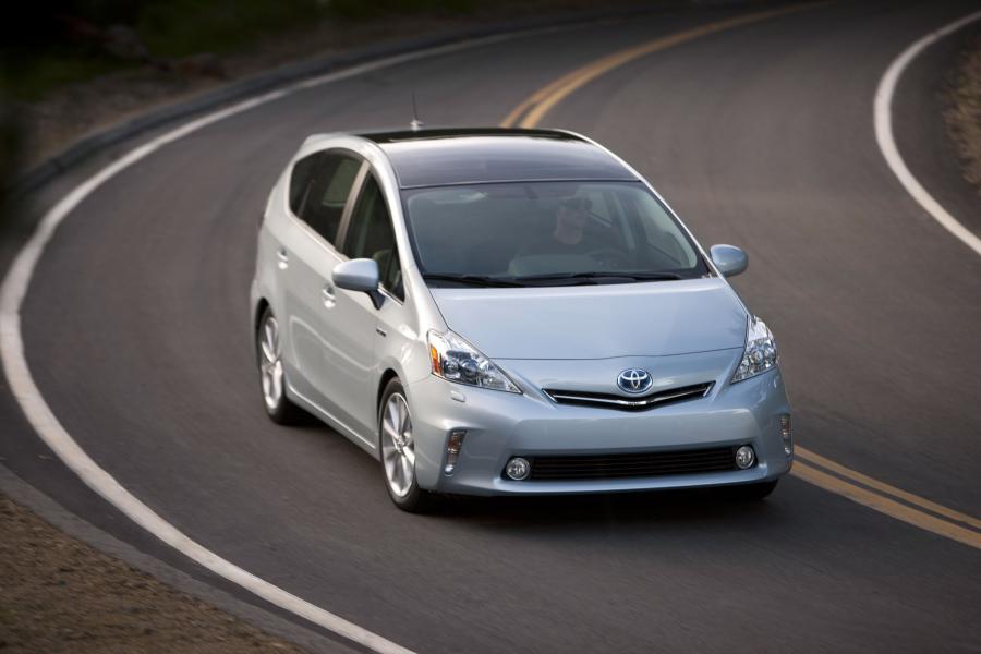  Toyota Prius V 2011 года  (фото 22 из 208)